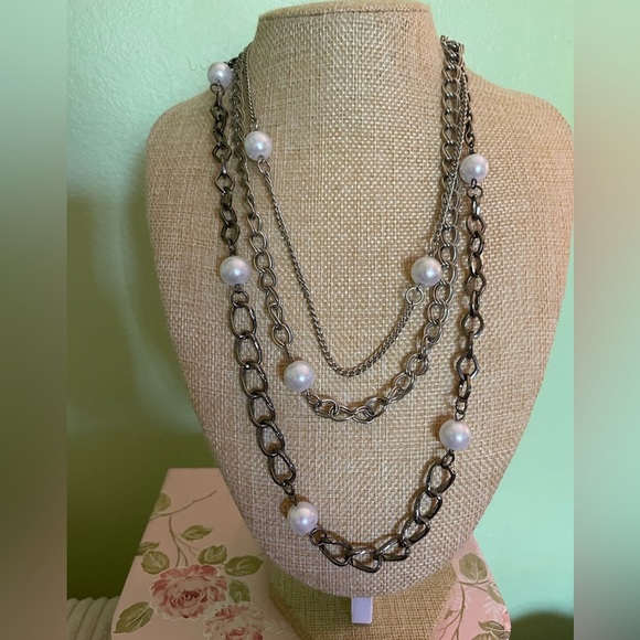 Elegant Silver and Pearl Layered Necklace - Picture 2 of 4